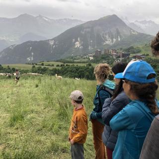 Rencontre avec une bergère au Corbier © MCT - www.fondation-facim.fr