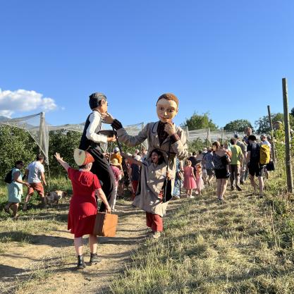 Un appétit de géants avec la Fondation Facim et la compagnie Les Grandes Personnes, Verrens Arvey, juin 2025